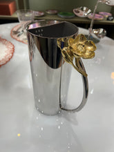 Carregar imagem no visualizador da galeria, Jarra de Servir Orfevrerie Royale em Aço Inox com Detalhe Dourado

