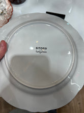 Carregar imagem no visualizador da galeria, Prato Raso Floral Verde
