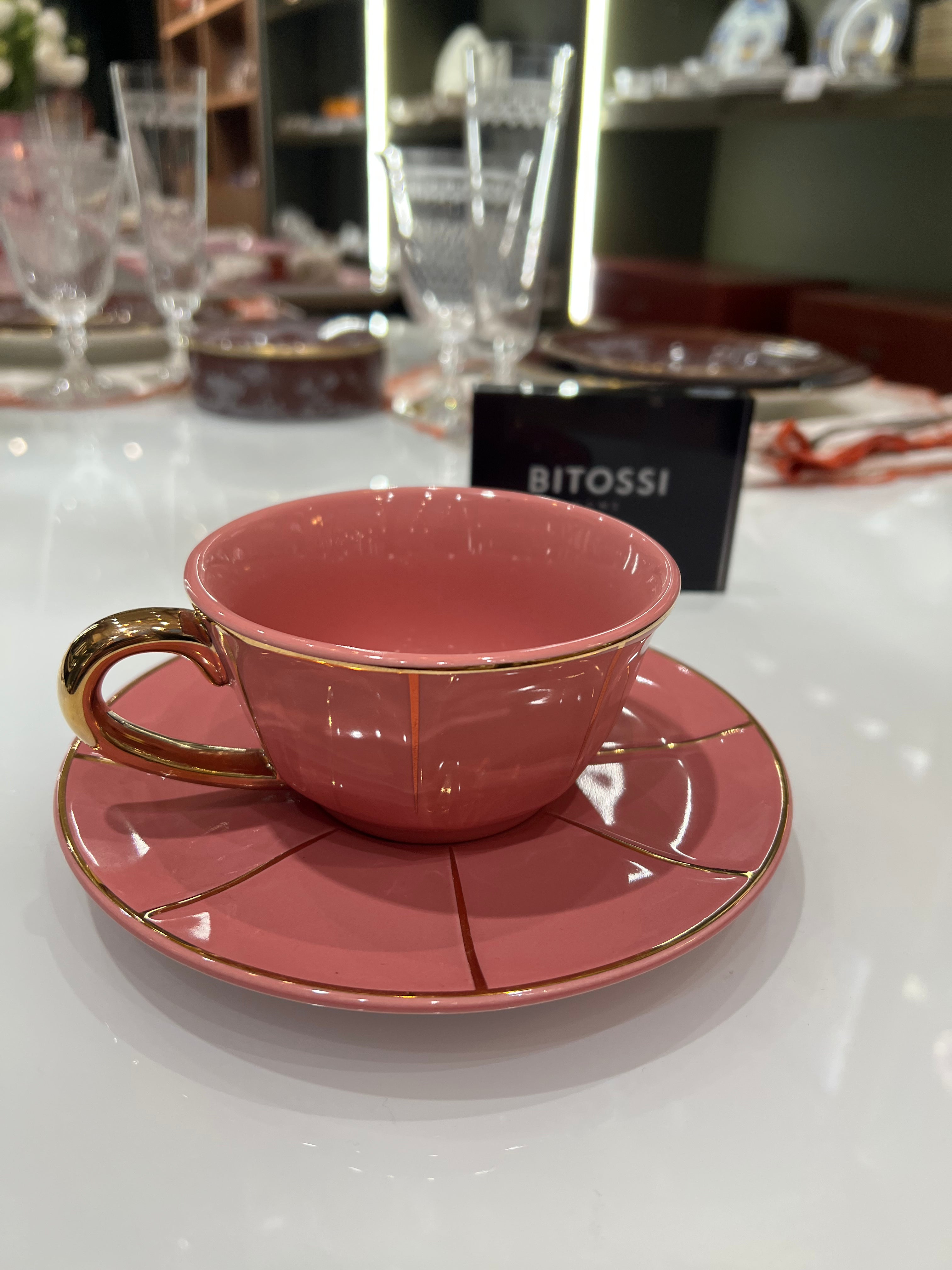 Xícara de Chá Rosa Vintage